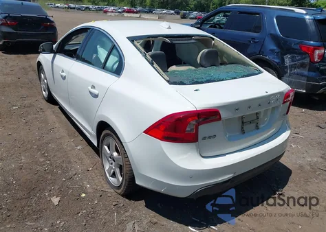 2012 Volvo S60 T5 z USA, uszkodzony, nr VIN YV1622FS1C2056475